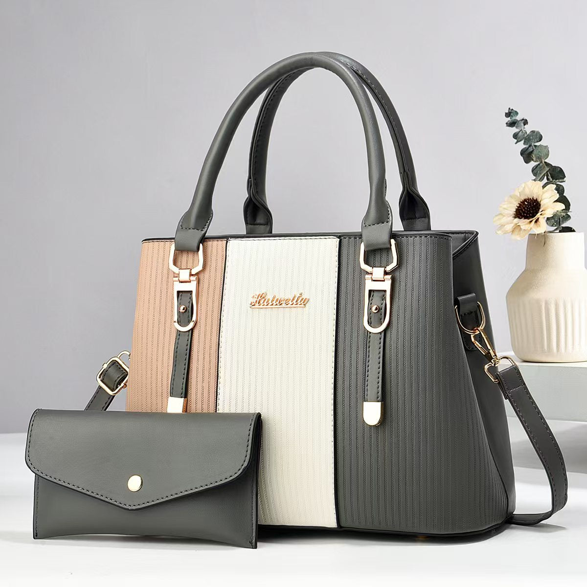 Color-blocked women's handbag, trendy and fashionable, made of PU material, suitable for shoulder or crossbody use, large capacity.