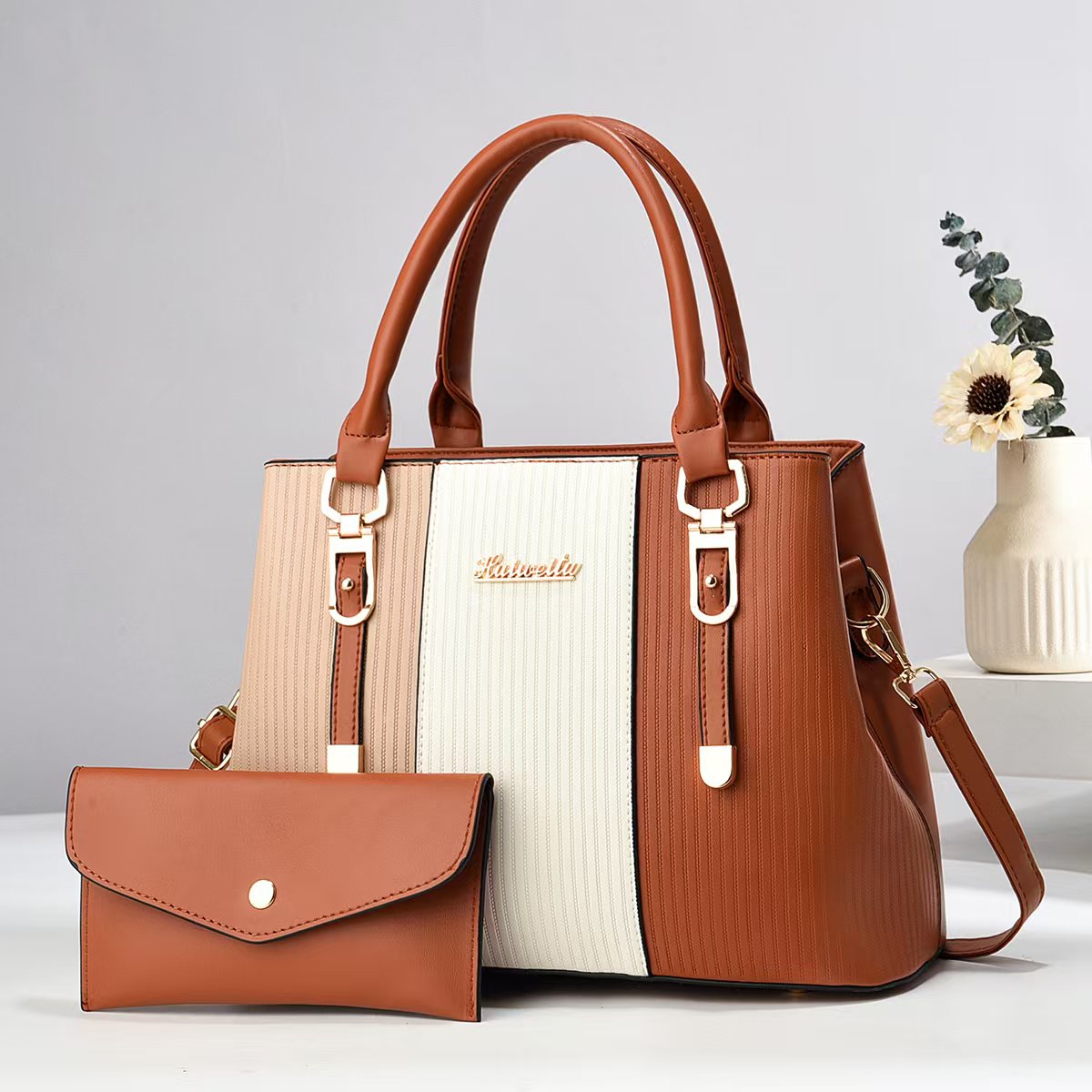 Color-blocked women's handbag, trendy and fashionable, made of PU material, suitable for shoulder or crossbody use, large capacity.